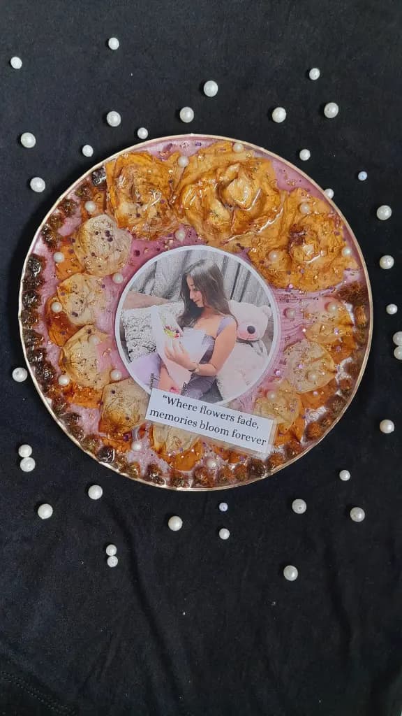 Image of 8 inch round bouquet preservation frame